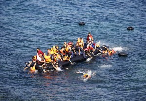 A dinghy overcrowded with migrants and refugees drifts out of control after its engine fell in the water while crossing a part of the Aegean Sea from Turkey to the Greek island of Lesbos September 20, 2015.  REUTERS/Yannis Behrakis